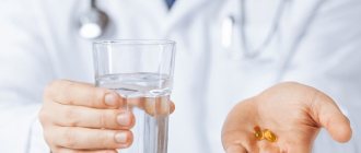 pills and glass of water at the doctor&#39;s